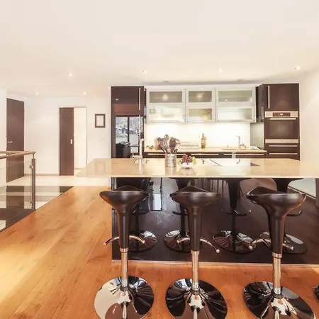 Sleeps 8 Pool Wifi T496575 Appartement
